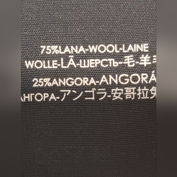 (NWT) Authentic Gucci wool/angora blend monogram scarf in rich blue. - Picture 8 of 10